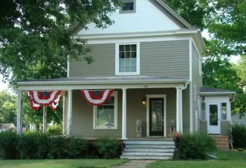 Vintage Charm Bed And Breakfast