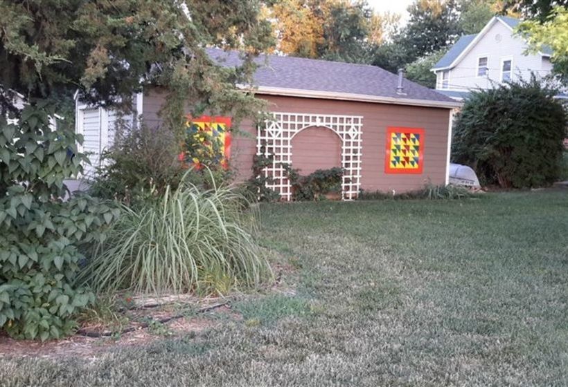 Vintage Charm Bed And Breakfast