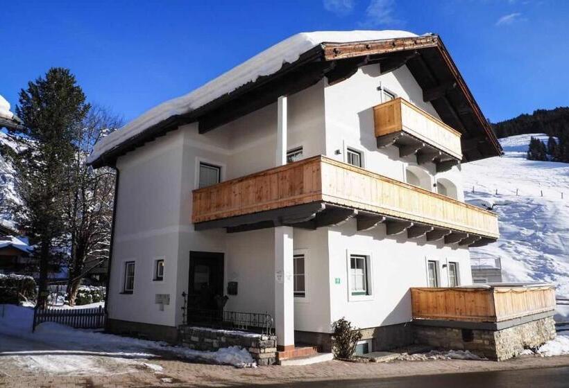 צימר Leni S Mountain Appartements