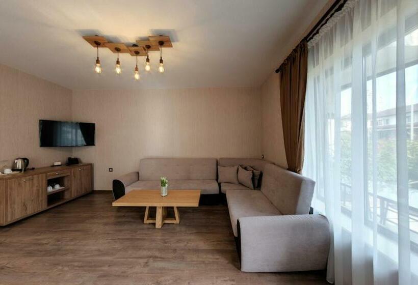 Отель Complex Yustinavillas