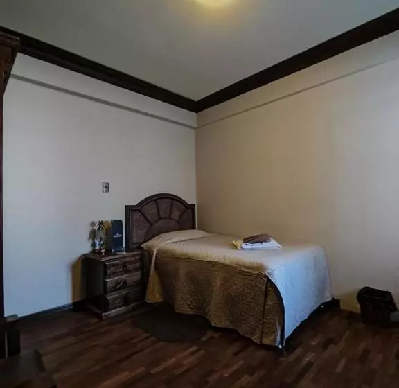 هتل La Culta Hostal & Casa Cultural