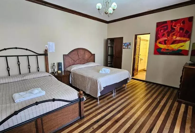 هتل La Culta Hostal & Casa Cultural