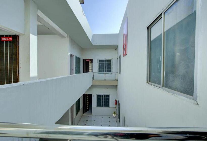 ホテル O Pragya New