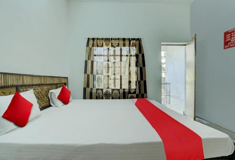 ホテル O Pragya New