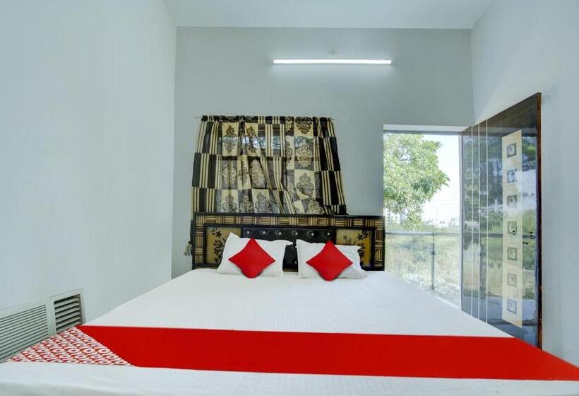 ホテル O Pragya New