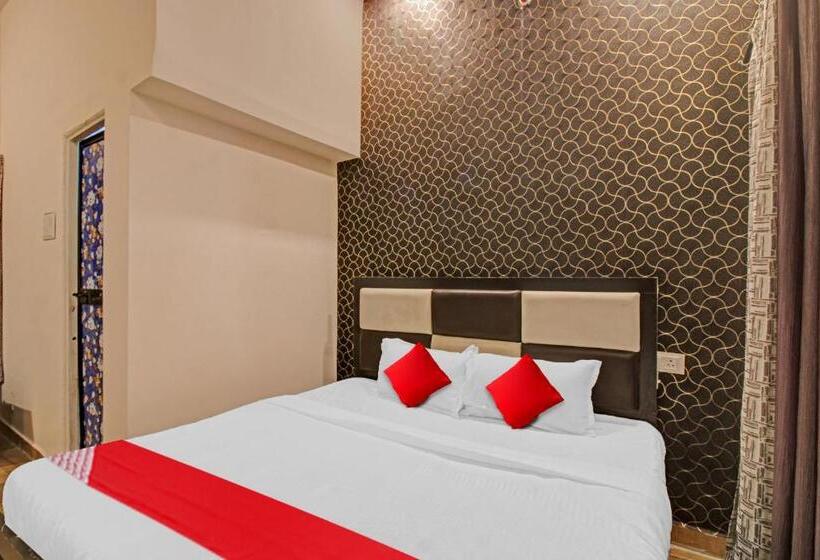 ホテル Oyo Flagship 80648 Resort Stay Inn