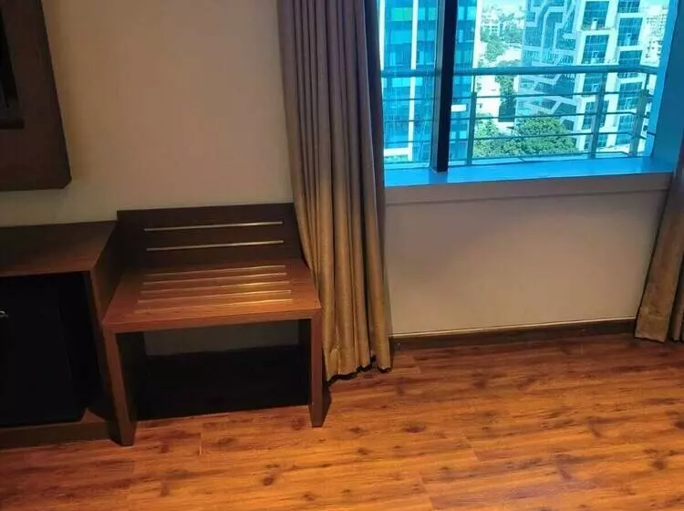 ホテル Ramee International Surat