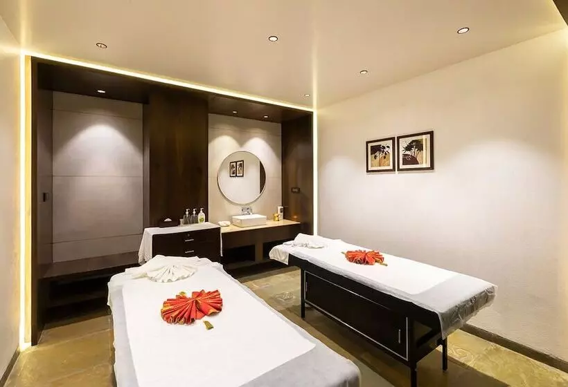 ホテル Ramee International Surat