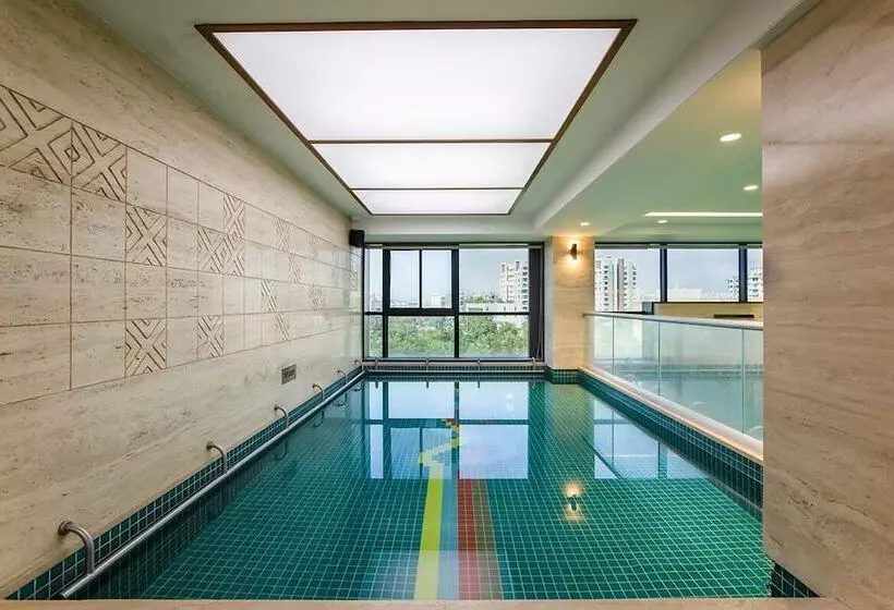 ホテル Ramee International Surat