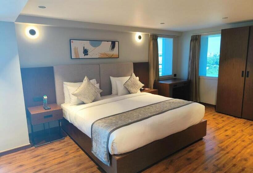 בית מלון כפרי Ramee International Surat