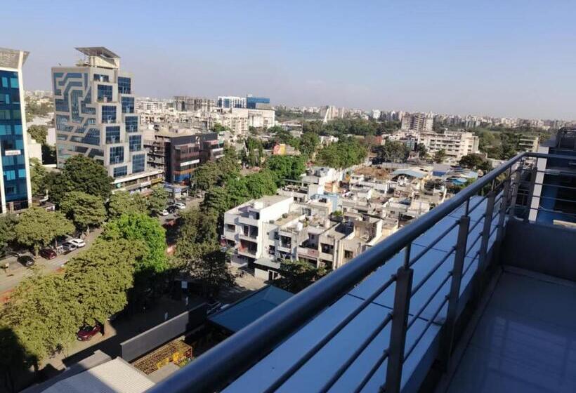 בית מלון כפרי Ramee International Surat