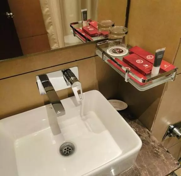 ホテル Ramee International Surat