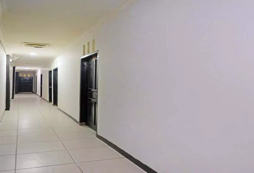 Hotelli Spot On 92092 Wisma Nilam Sari Syariah