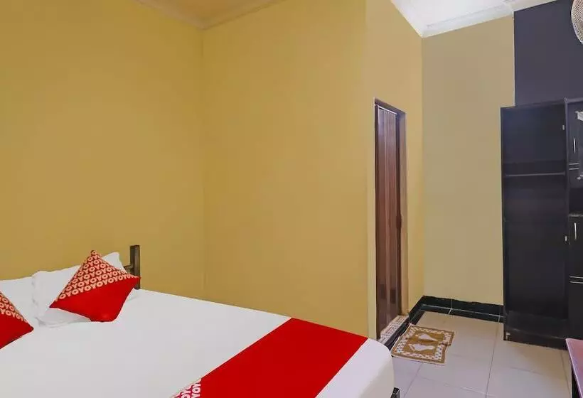 Hotelli Spot On 92092 Wisma Nilam Sari Syariah