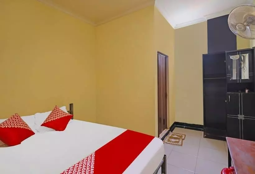 Hotelli Spot On 92092 Wisma Nilam Sari Syariah