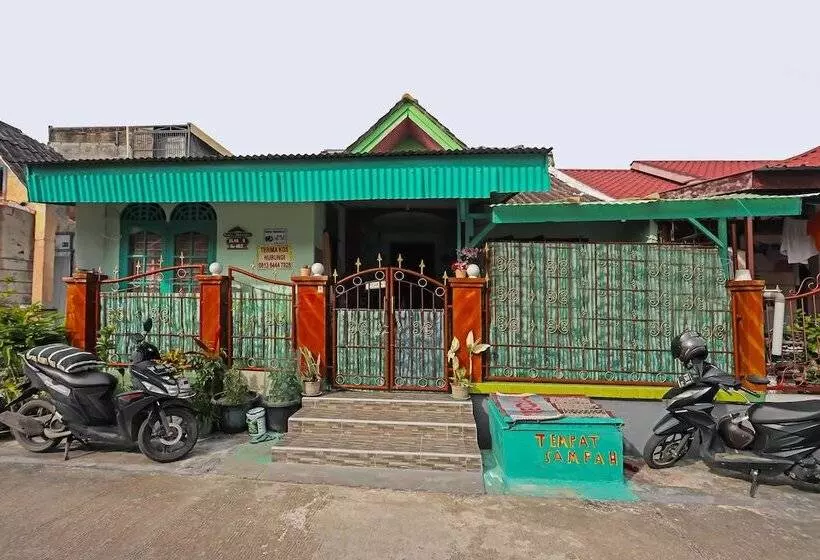 هتل Spot On 92115 Homestay Bude Sri