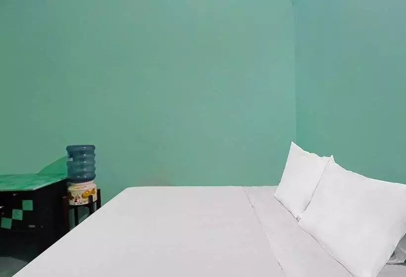 هتل Spot On 92115 Homestay Bude Sri