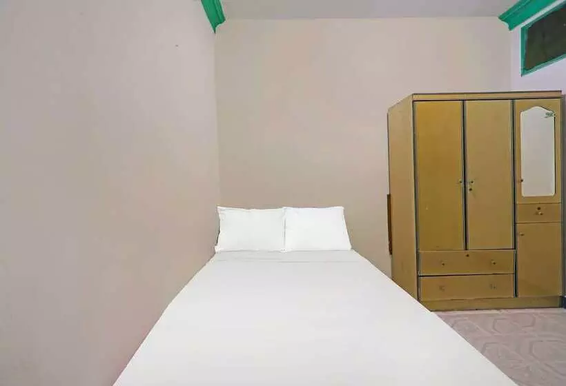 هتل Spot On 92115 Homestay Bude Sri
