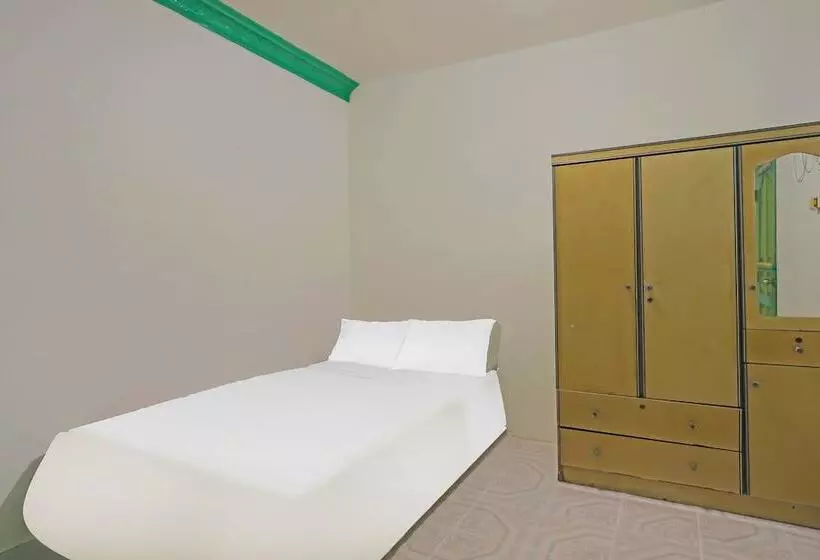 هتل Spot On 92115 Homestay Bude Sri