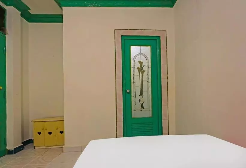 هتل Spot On 92115 Homestay Bude Sri