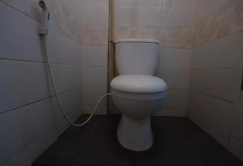 هتل Spot On 92115 Homestay Bude Sri