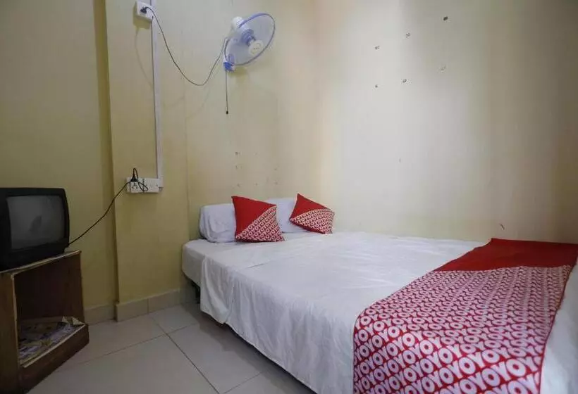 هتل Spot On 92115 Homestay Bude Sri