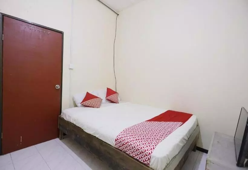 هتل Spot On 92115 Homestay Bude Sri