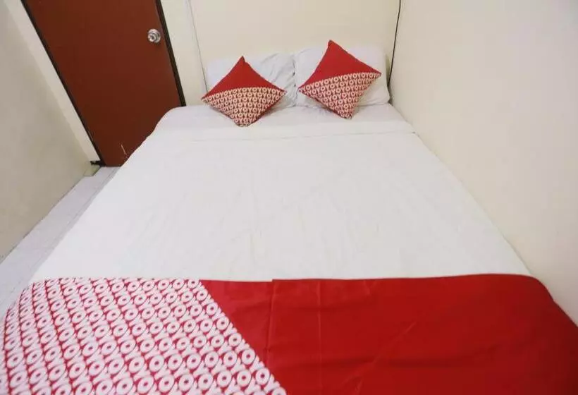 هتل Spot On 92115 Homestay Bude Sri