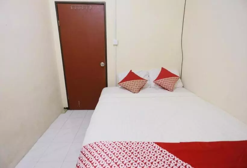 هتل Spot On 92115 Homestay Bude Sri