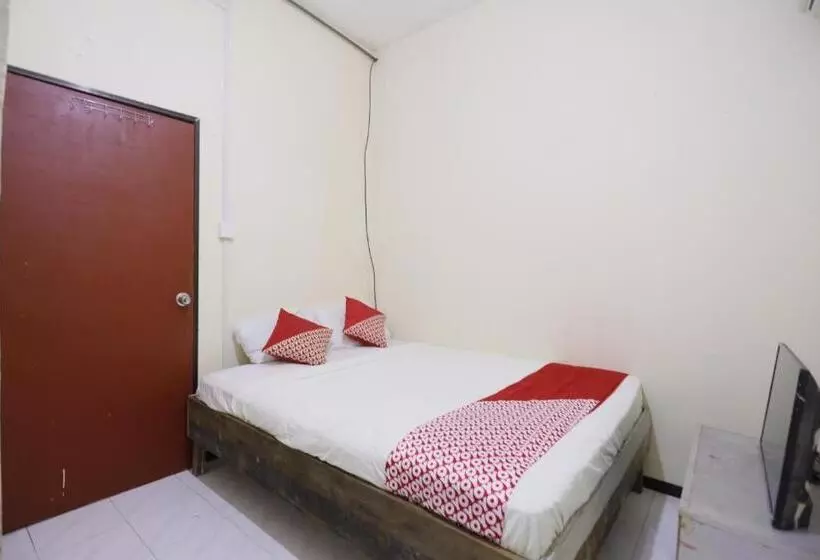 هتل Spot On 92115 Homestay Bude Sri