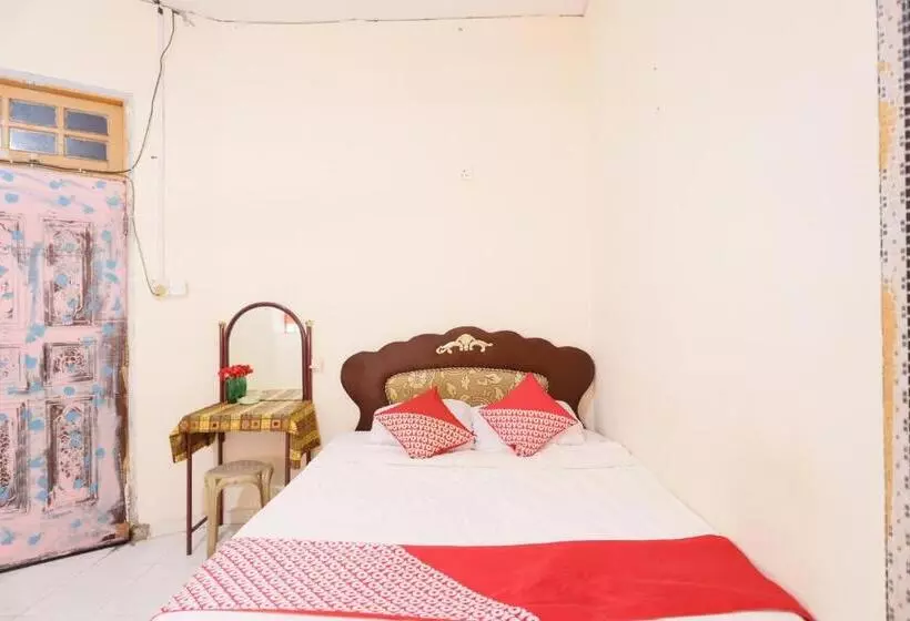 هتل Spot On 92115 Homestay Bude Sri