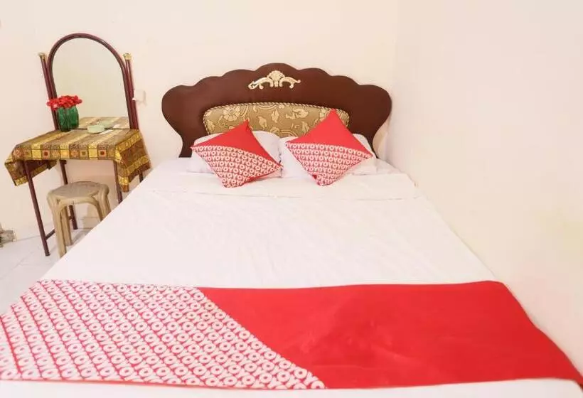 هتل Spot On 92115 Homestay Bude Sri