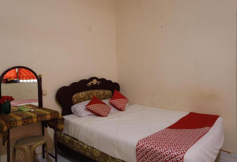 בית מלון כפרי Spot On 92115 Homestay Bude Sri