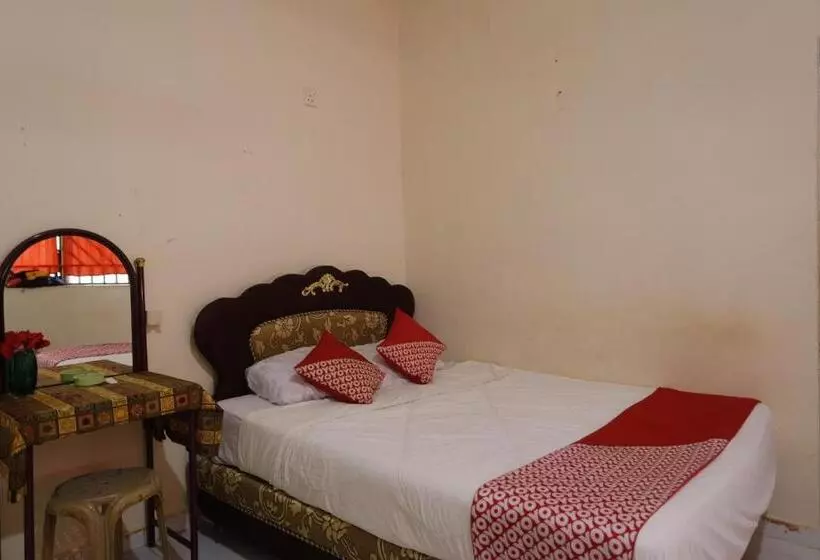 هتل Spot On 92115 Homestay Bude Sri