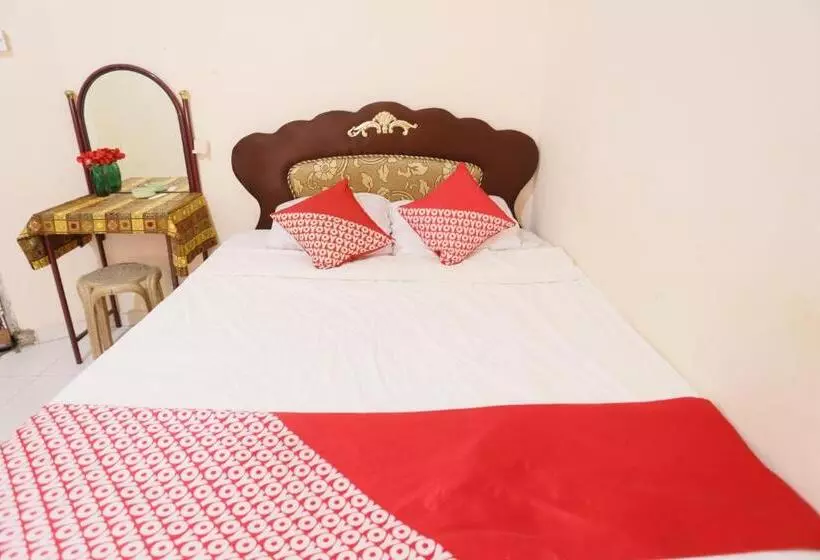 هتل Spot On 92115 Homestay Bude Sri