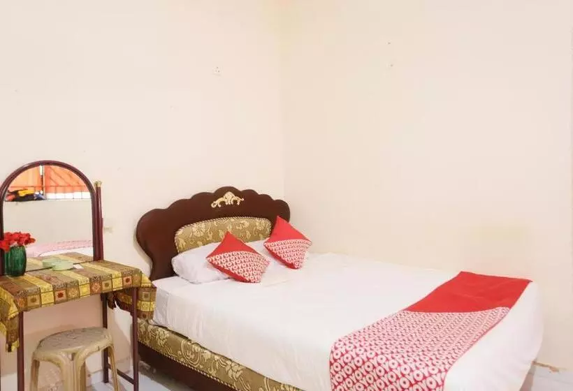 هتل Spot On 92115 Homestay Bude Sri