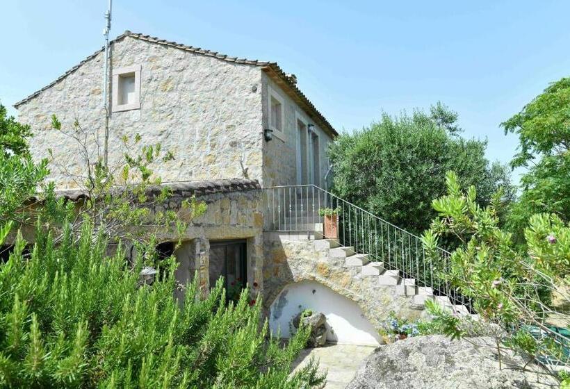 بنسيون Lu Pastruccialeddu