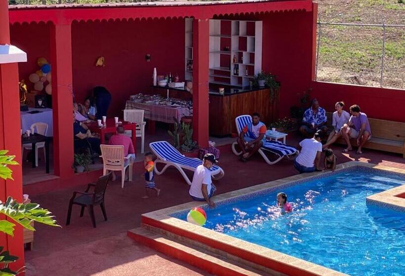 پانسیون Villa Kiki Ensenada