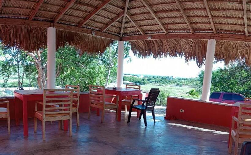 پانسیون Villa Kiki Ensenada