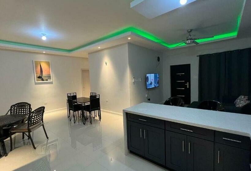 استراحتگاه Honey Cove Luxury Villa W/ Pool