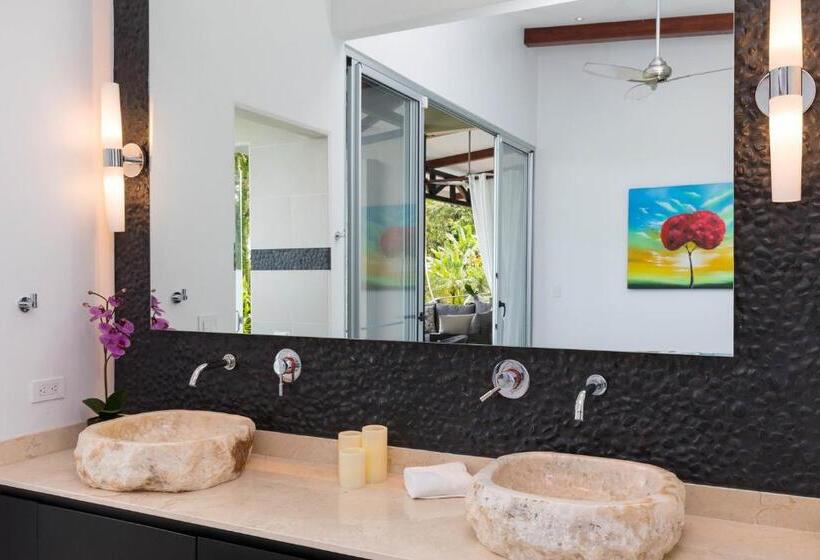 استراحتگاه Villa Ananda