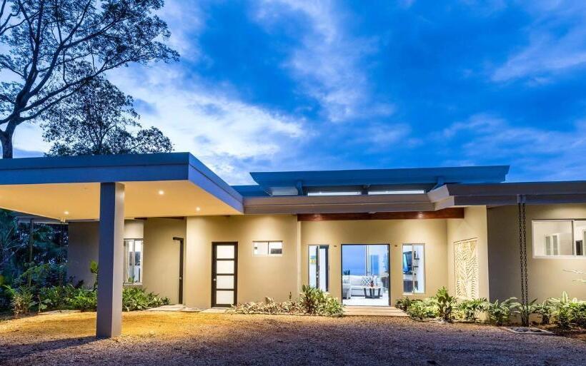 استراحتگاه Villa Ananda