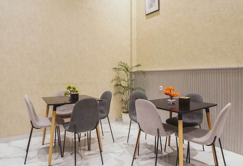 בית מלון כפרי Capital O 92066 Papakoel & Cafe