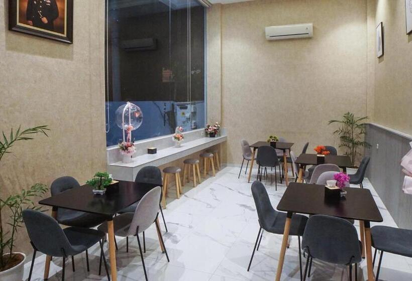 בית מלון כפרי Capital O 92066 Papakoel & Cafe