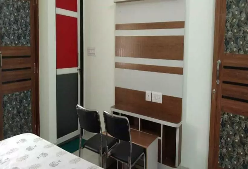 Hotelli Holiday Home, Dausa