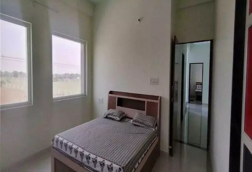 Hotelli Holiday Home, Dausa