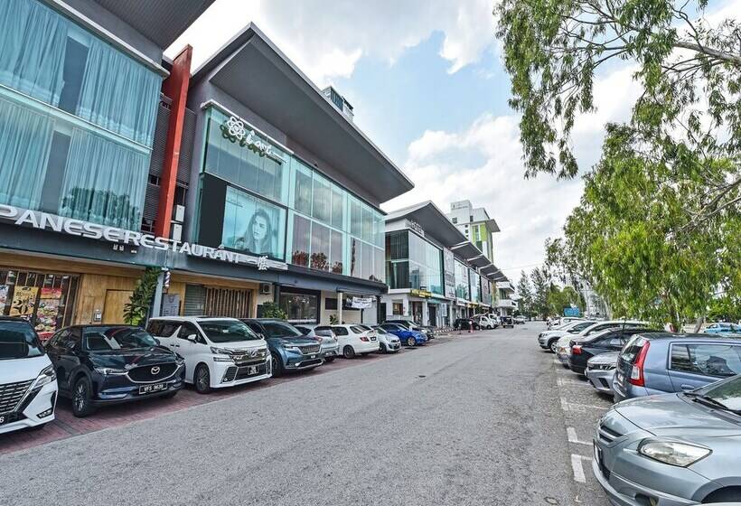 هتل Oyo 90701 Venomi