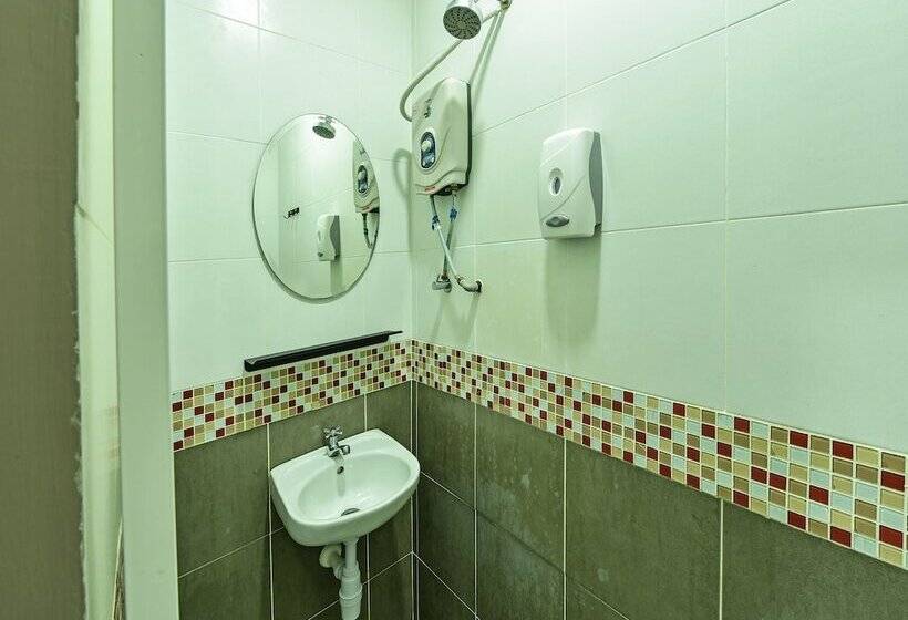 هتل Oyo 90701 Venomi