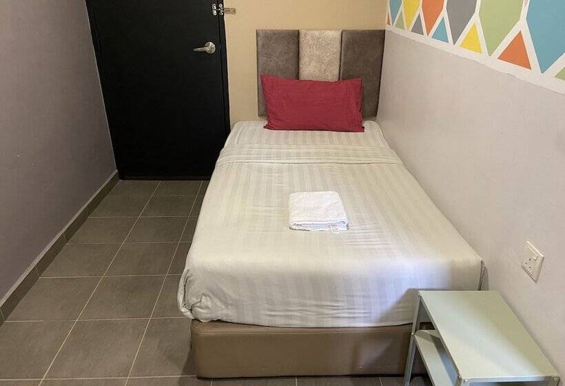 هتل Oyo 90701 Venomi