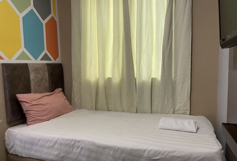 هتل Oyo 90701 Venomi